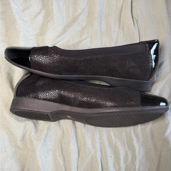 Clarks Women's Un Darcey Cap Ballet Flats Shoes size 8.5 - Picture 4 of 7